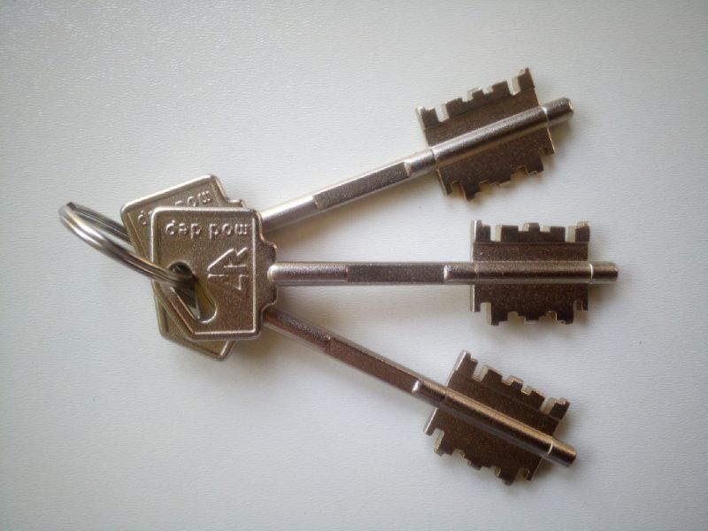 srebrne klucze do zamka rozporowego
